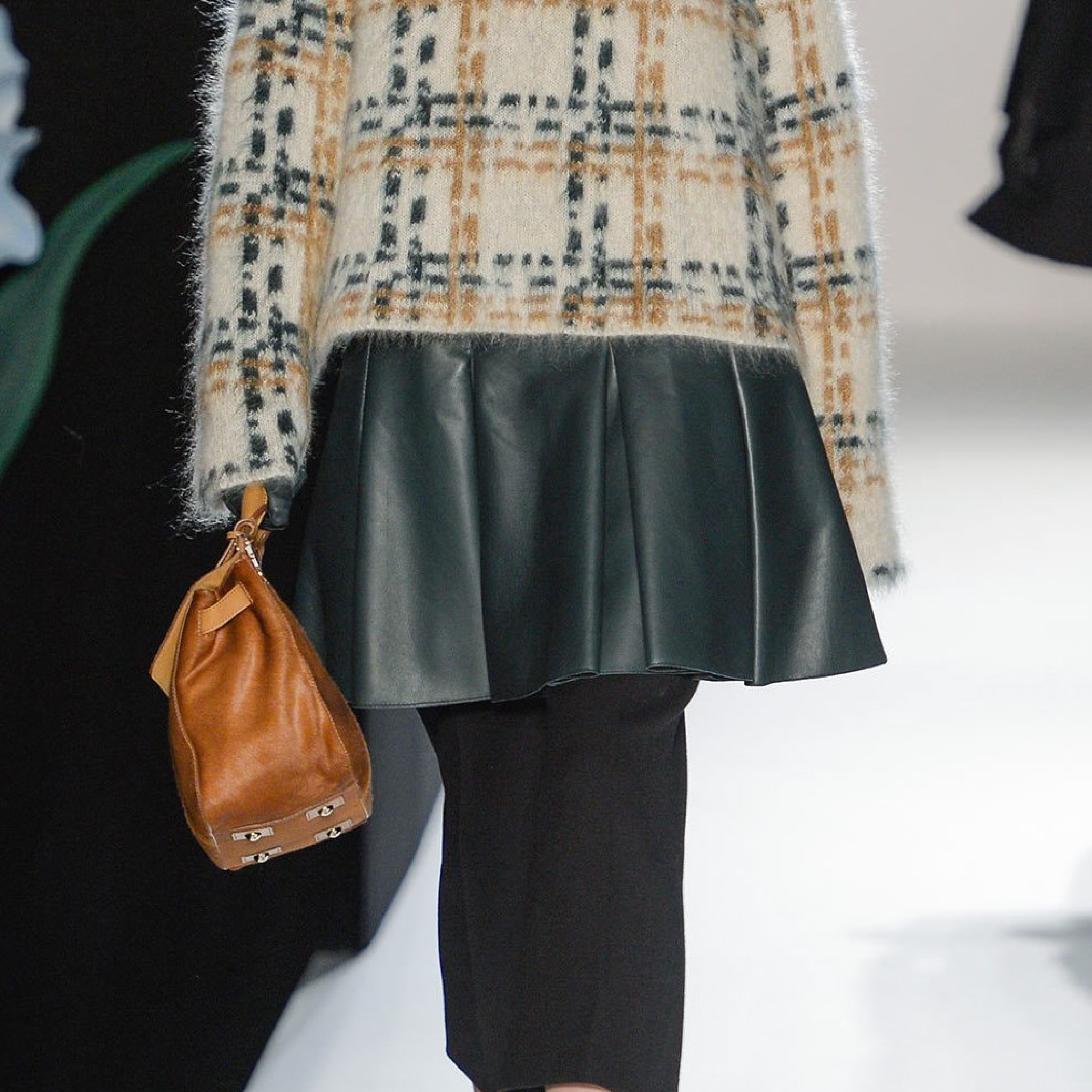 Exemple pli creux - Mulberry Fall 2013 - Ajouter plis sur patron couture